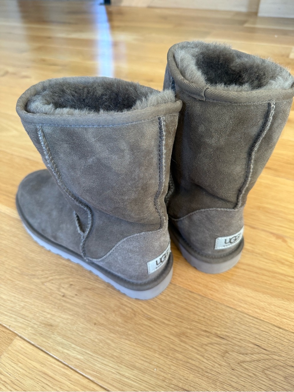 UGG Australia Women’s Classic Brown with tone-on-tone shearling pre-2016